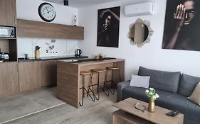 Q Apart GRAND - 3 Pokoje, garaż, klimatyzacja Netflix